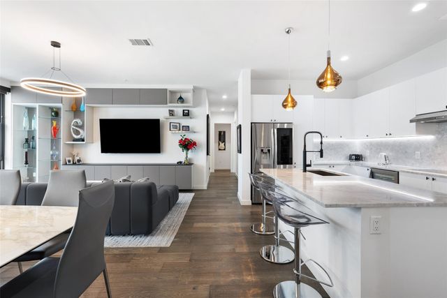 800 Embassy DR 605, Austin, TX 78702