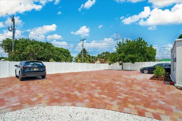 305 Cypress Drive E 1,2,3,4,5, Lake Park, FL 33403
