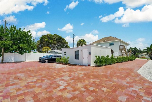 305 Cypress Drive E 1,2,3,4,5, Lake Park, FL 33403