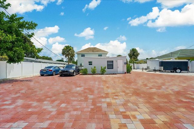 305 Cypress Drive E 1,2,3,4,5, Lake Park, FL 33403