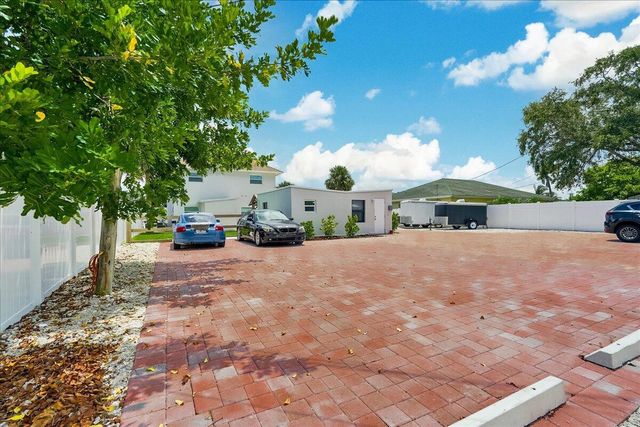 305 Cypress Drive E 1,2,3,4,5, Lake Park, FL 33403