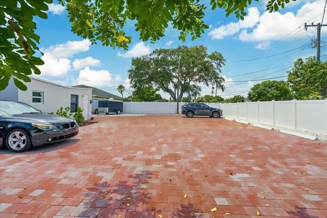 305 Cypress Drive E 1,2,3,4,5, Lake Park, FL 33403