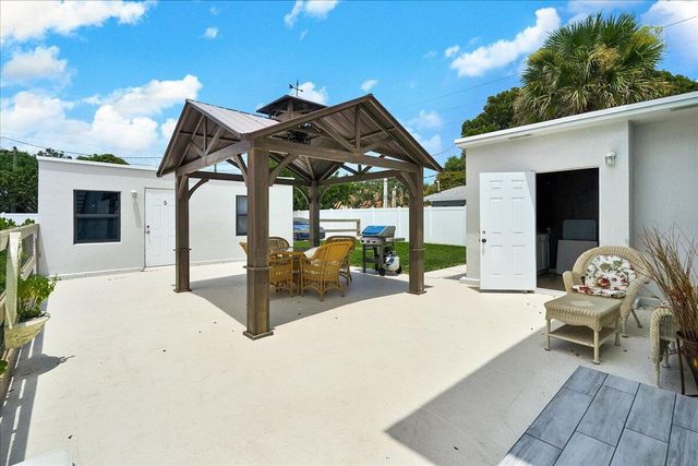 305 Cypress Drive E 1,2,3,4,5, Lake Park, FL 33403