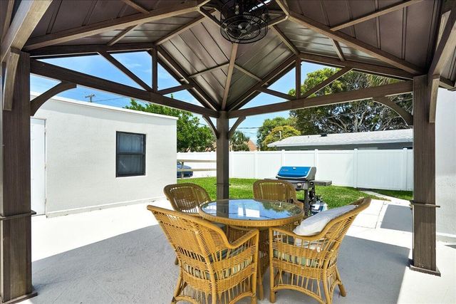 305 Cypress Drive E 1,2,3,4,5, Lake Park, FL 33403