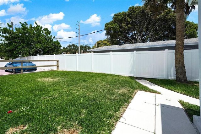 305 Cypress Drive E 1,2,3,4,5, Lake Park, FL 33403