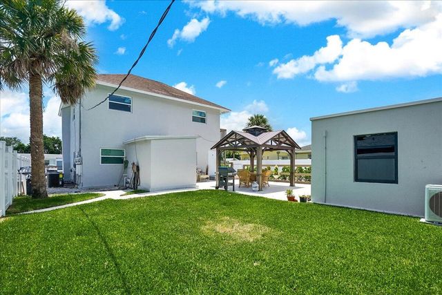 305 Cypress Drive E 1,2,3,4,5, Lake Park, FL 33403