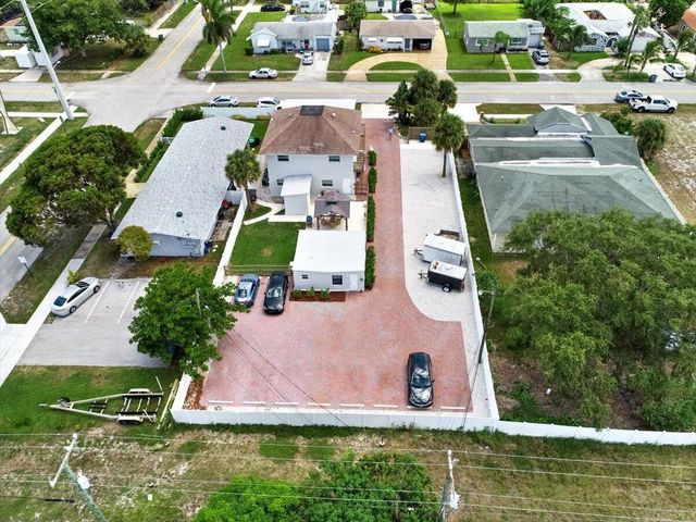 305 Cypress Drive E 1,2,3,4,5, Lake Park, FL 33403