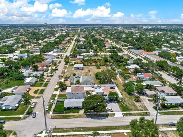305 Cypress Drive E 1,2,3,4,5, Lake Park, FL 33403