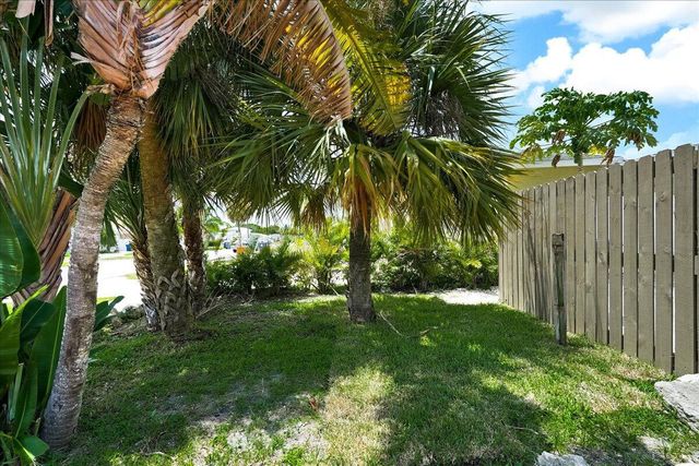 305 Cypress Drive E 1,2,3,4,5, Lake Park, FL 33403
