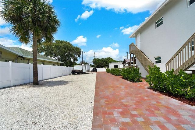 305 Cypress Drive E 1,2,3,4,5, Lake Park, FL 33403