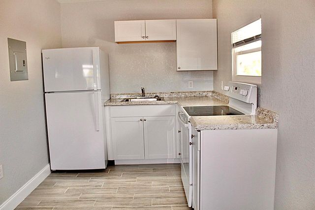 305 Cypress Drive E 1,2,3,4,5, Lake Park, FL 33403