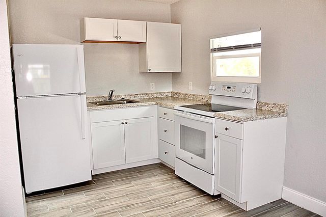 305 Cypress Drive E 1,2,3,4,5, Lake Park, FL 33403