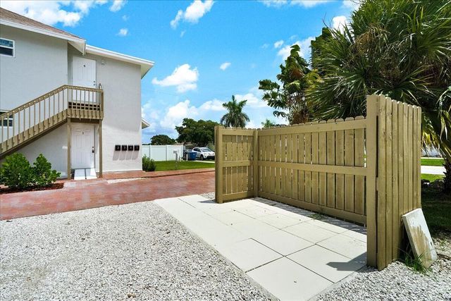 305 Cypress Drive E 1,2,3,4,5, Lake Park, FL 33403