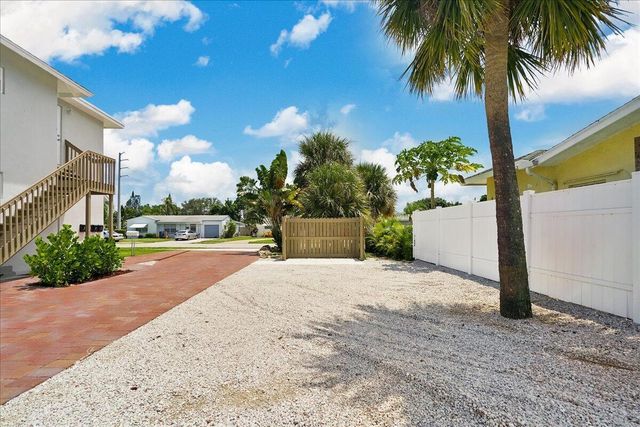 305 Cypress Drive E 1,2,3,4,5, Lake Park, FL 33403