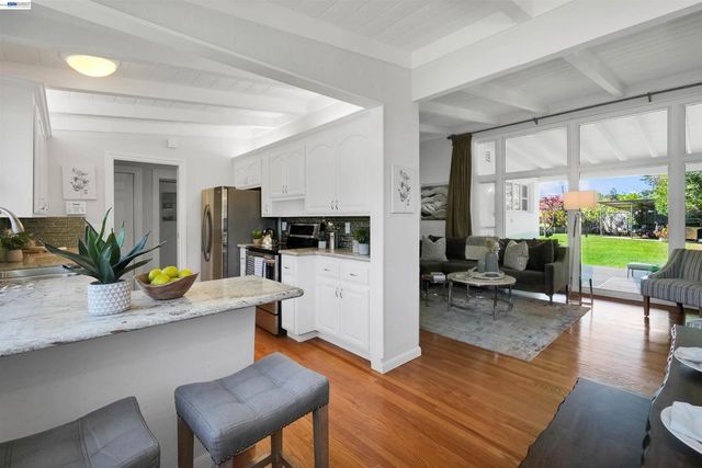 278 Saint Andrews St, Hayward, CA 94544