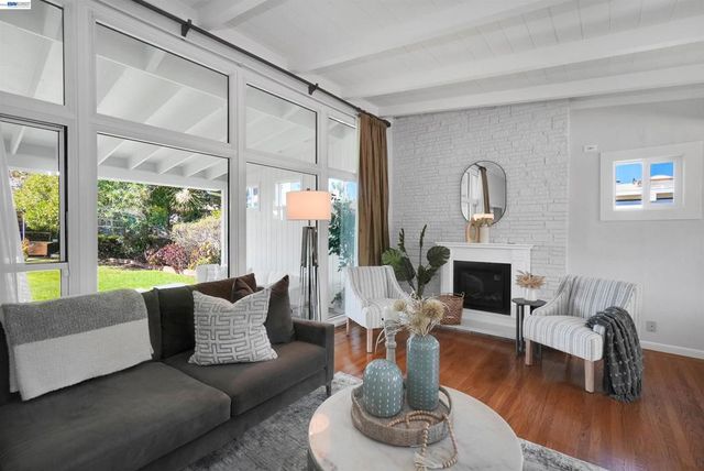 278 Saint Andrews St, Hayward, CA 94544