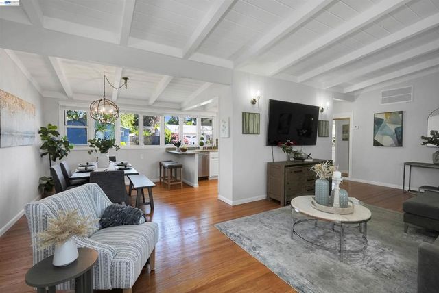 278 Saint Andrews St, Hayward, CA 94544