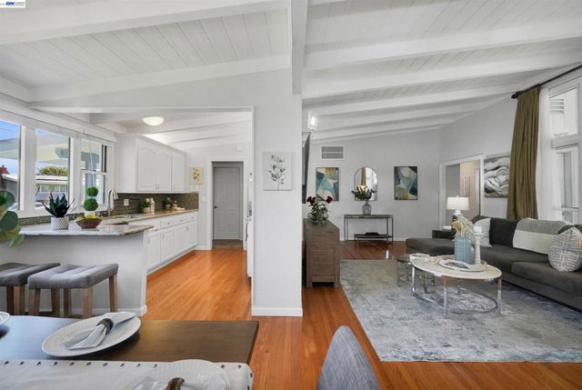 278 Saint Andrews St, Hayward, CA 94544