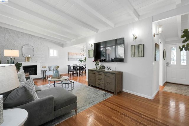 278 Saint Andrews St, Hayward, CA 94544