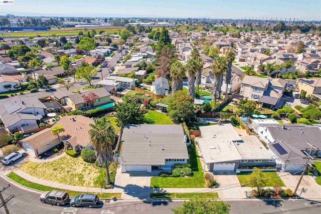 278 Saint Andrews St, Hayward, CA 94544