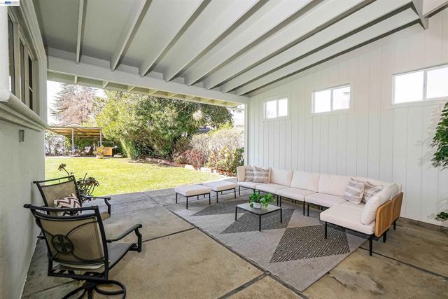 278 Saint Andrews St, Hayward, CA 94544