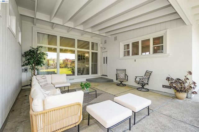 278 Saint Andrews St, Hayward, CA 94544