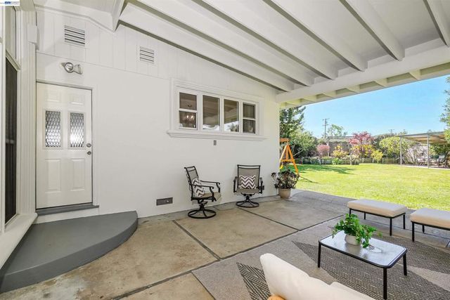 278 Saint Andrews St, Hayward, CA 94544