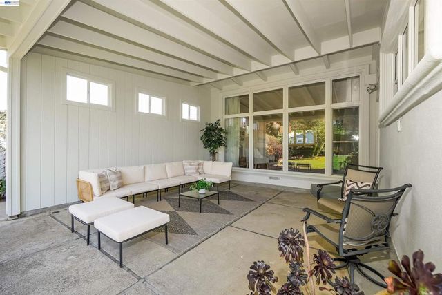 278 Saint Andrews St, Hayward, CA 94544