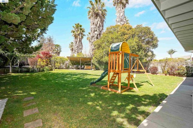 278 Saint Andrews St, Hayward, CA 94544