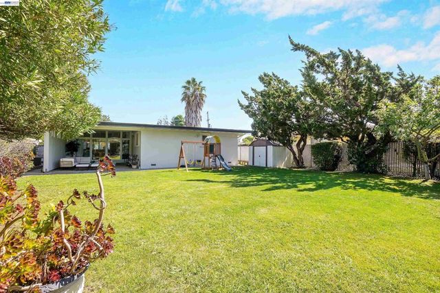 278 Saint Andrews St, Hayward, CA 94544