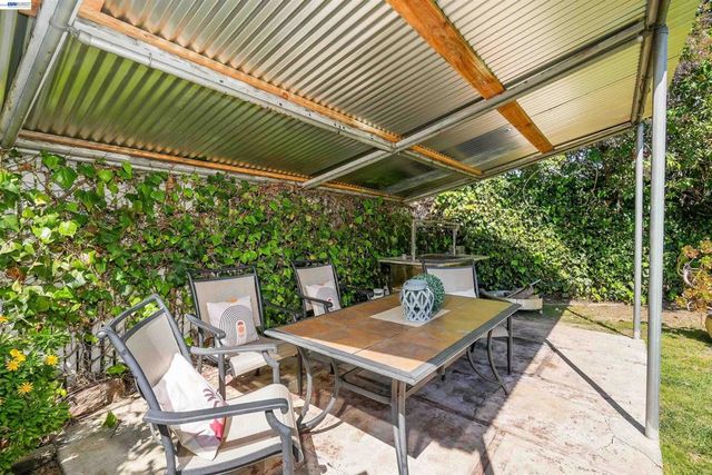 278 Saint Andrews St, Hayward, CA 94544