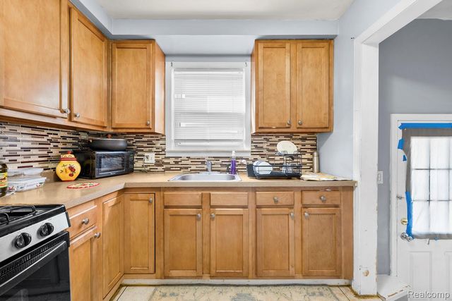 24411 Notre Dame Street, Dearborn, MI 48124