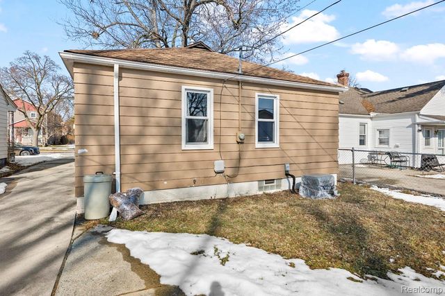 24411 Notre Dame Street, Dearborn, MI 48124