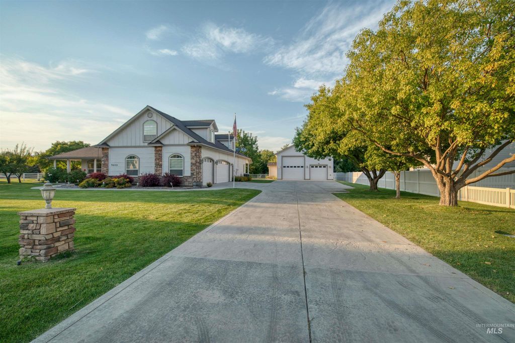 7602 E Charismatic St, Nampa, ID 83687 photo 2
