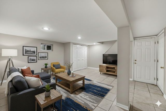 822 Colonial Drive B, Wheeling, IL 60090