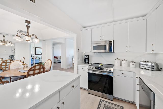 2185 Ibis Isle Road 7, Palm Beach, FL 33480