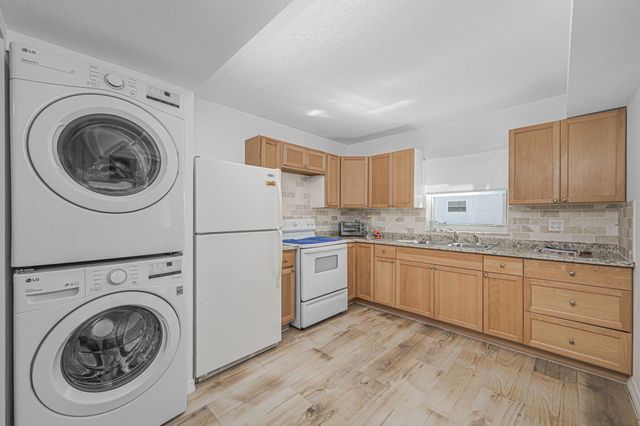 1221 S Lakes End Drive 1, Fort Pierce, FL 34982