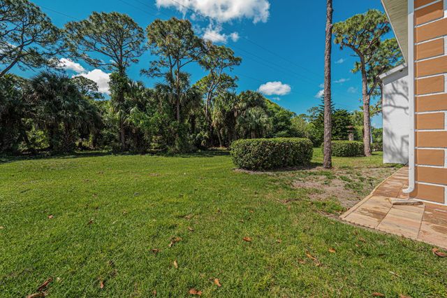 1221 S Lakes End Drive 1, Fort Pierce, FL 34982