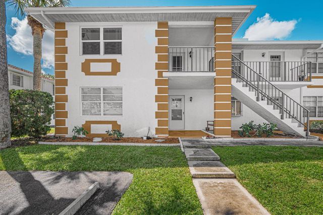 1221 S Lakes End Drive 1, Fort Pierce, FL 34982