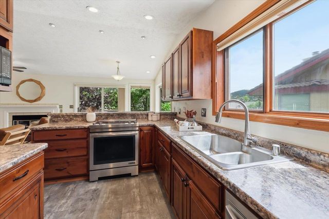 3819 S Alder Dr, Spokane, WA 99223