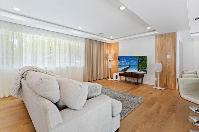 6306 Pineshade Lane, Houston, TX 77008