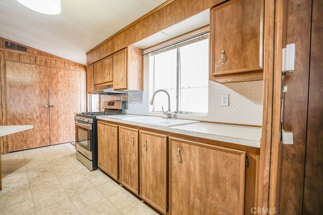 282 N La Paloma, San Jacinto, CA 92582