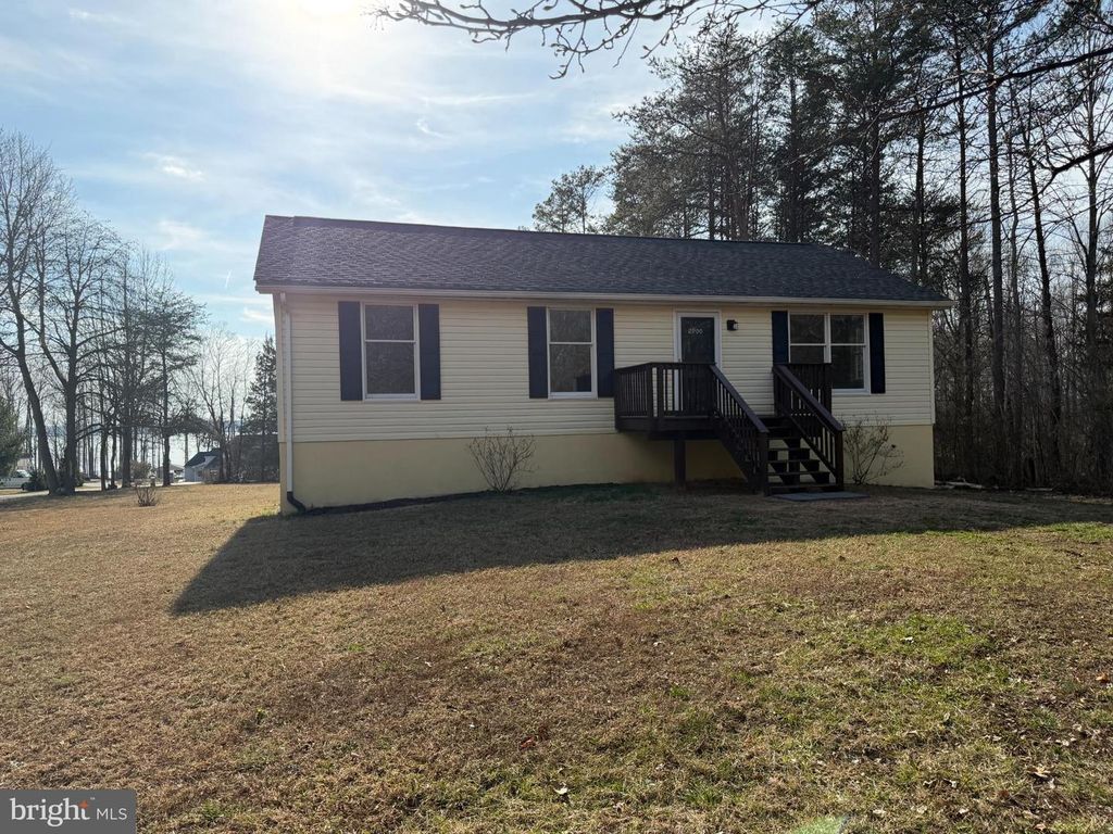 2900 BLOUNT DR, Bumpass, VA 23024