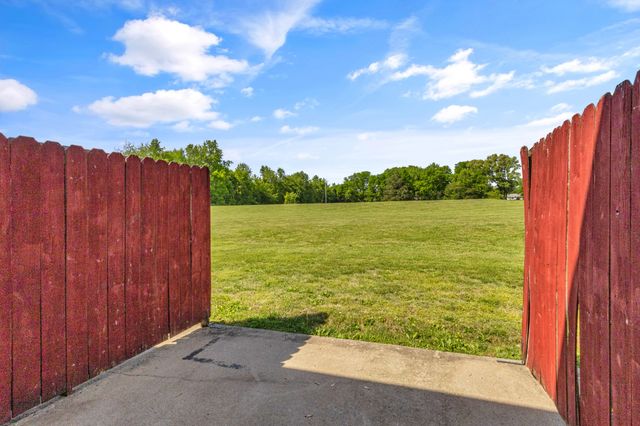 245 Stateline Rd, Oak Grove, KY 42262