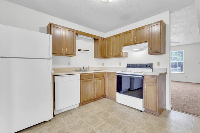 245 Stateline Rd, Oak Grove, KY 42262