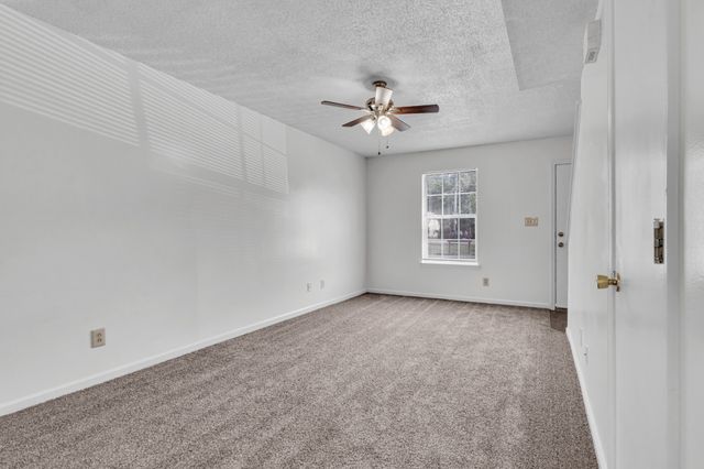 245 Stateline Rd, Oak Grove, KY 42262