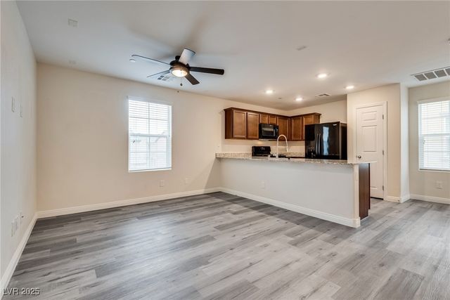 4534 Dover Straight Street, Las Vegas, NV 89115