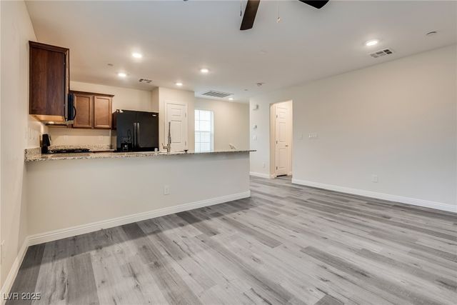 4534 Dover Straight Street, Las Vegas, NV 89115