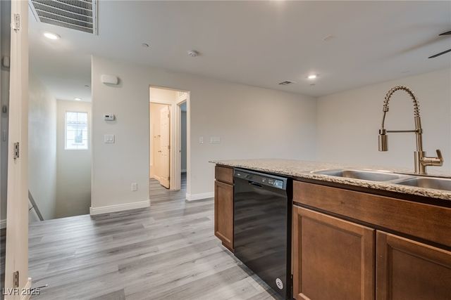 4534 Dover Straight Street, Las Vegas, NV 89115