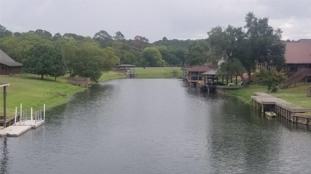 7 Wilderness Trail, Huntsville, TX 77340